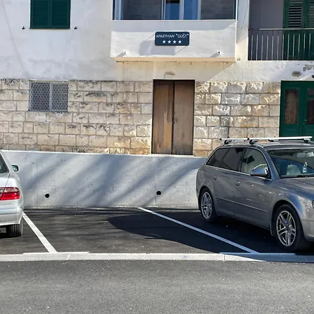 “gust” Ploce (Dubrovnik-Neretva)